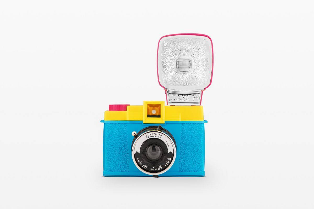 Lomography Diana F+ CMYK – Cámara Analógica Medium Format 120 con Flash | Puerto Rico